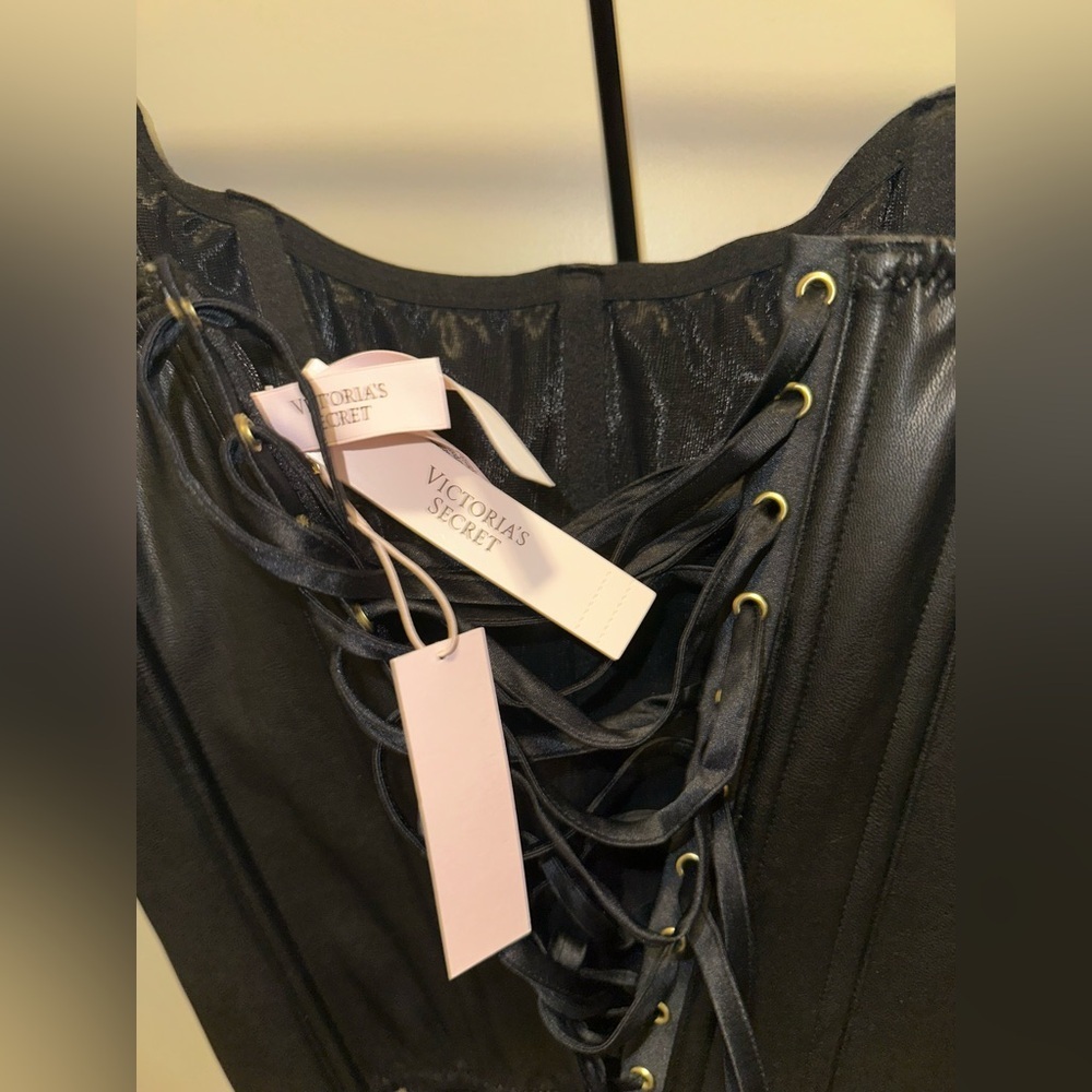 Victoria Secret Black Women's Faux Leather Corset Top Size Large - Picture 5 of 5